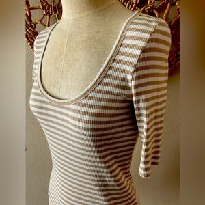 Faherty Women Great Condition Beige and White Striped Short Sleeve Tee. Small.